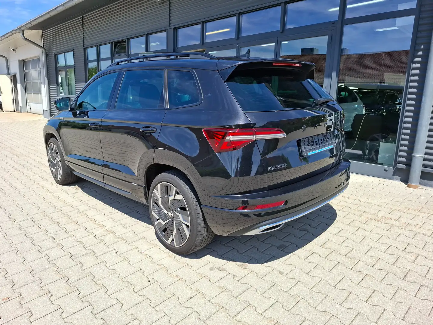 Skoda Karoq Sportline4x4*NAVI*VOLLLEDER*PDCv+h*RFK*SHZv+h*ACC* Noir - 2