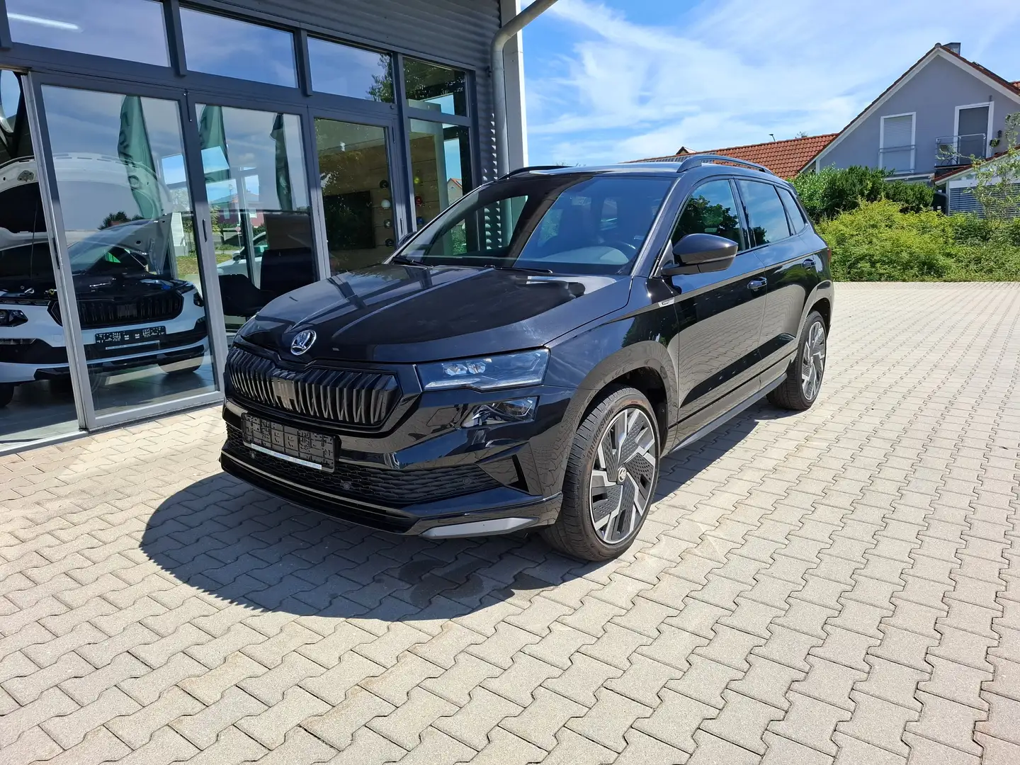 Skoda Karoq Sportline4x4*NAVI*VOLLLEDER*PDCv+h*RFK*SHZv+h*ACC* Noir - 1