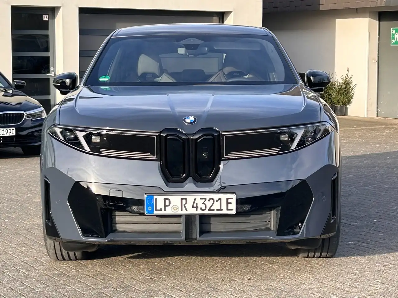 BMW iX3 50 xDrive / Autobahn-Ass. / AHK / Indvidual 2