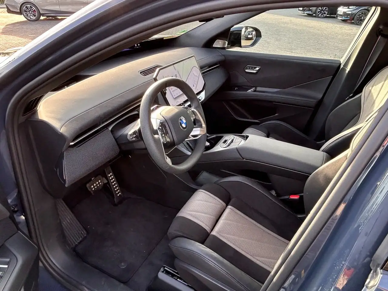 BMW iX3 50 xDrive / Autobahn-Ass. / AHK / Indvidual 6