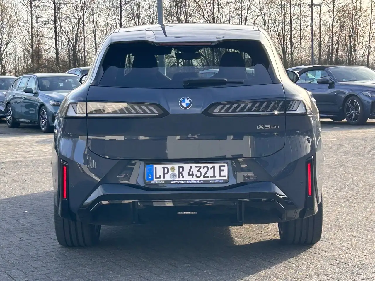 BMW iX3 50 xDrive / Autobahn-Ass. / AHK / Indvidual 5