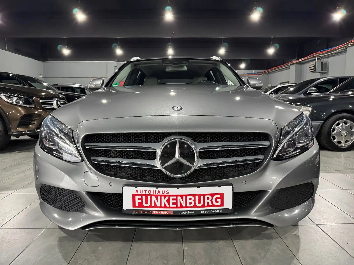 Mercedes-Benz C 250 BlueTec d DISTR/AUT/NAVI/LEDER/LED/AHK Silber - 2