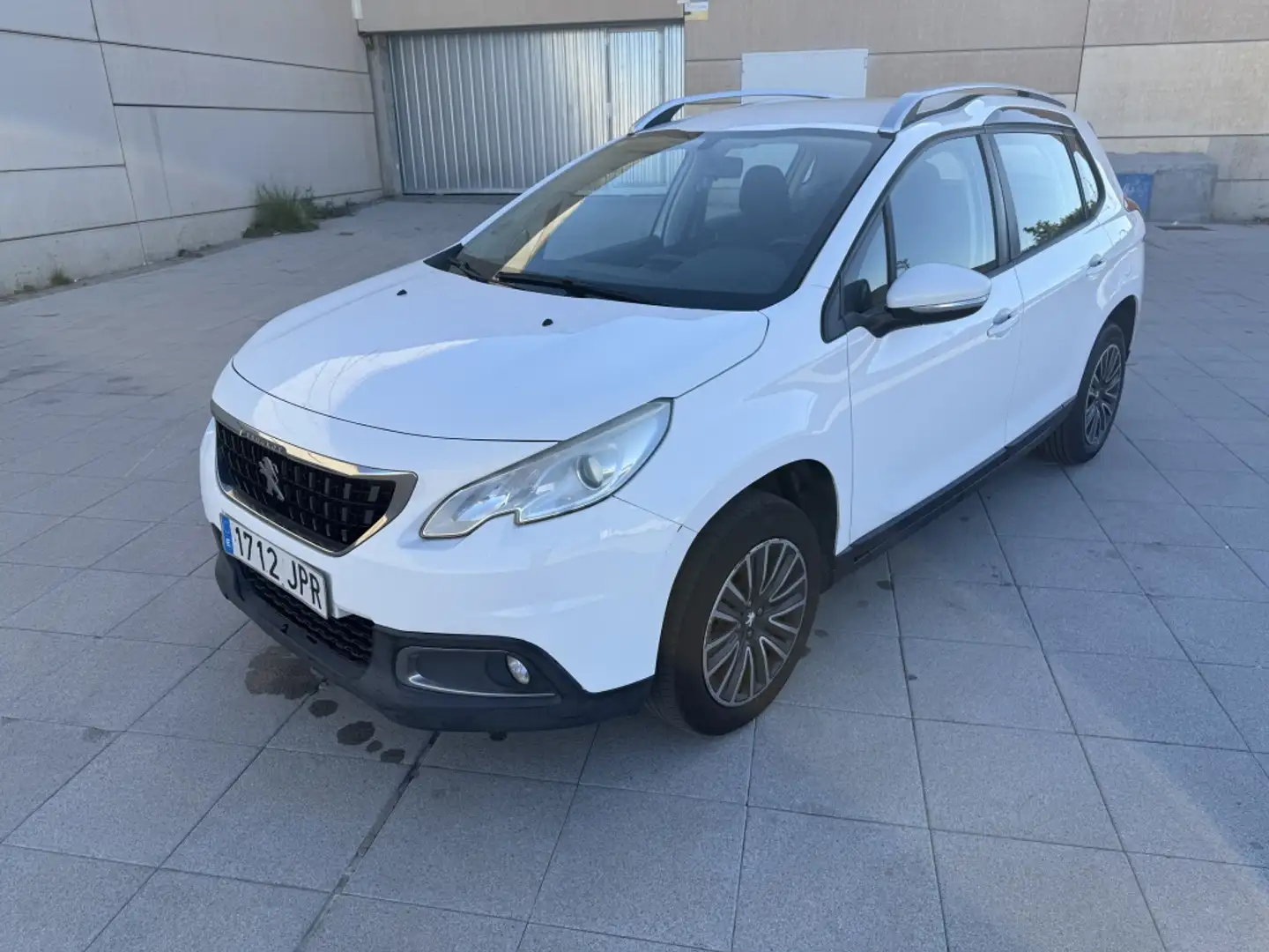 Peugeot 2008 1.6 BlueHDI Active 100 Weiß - 1