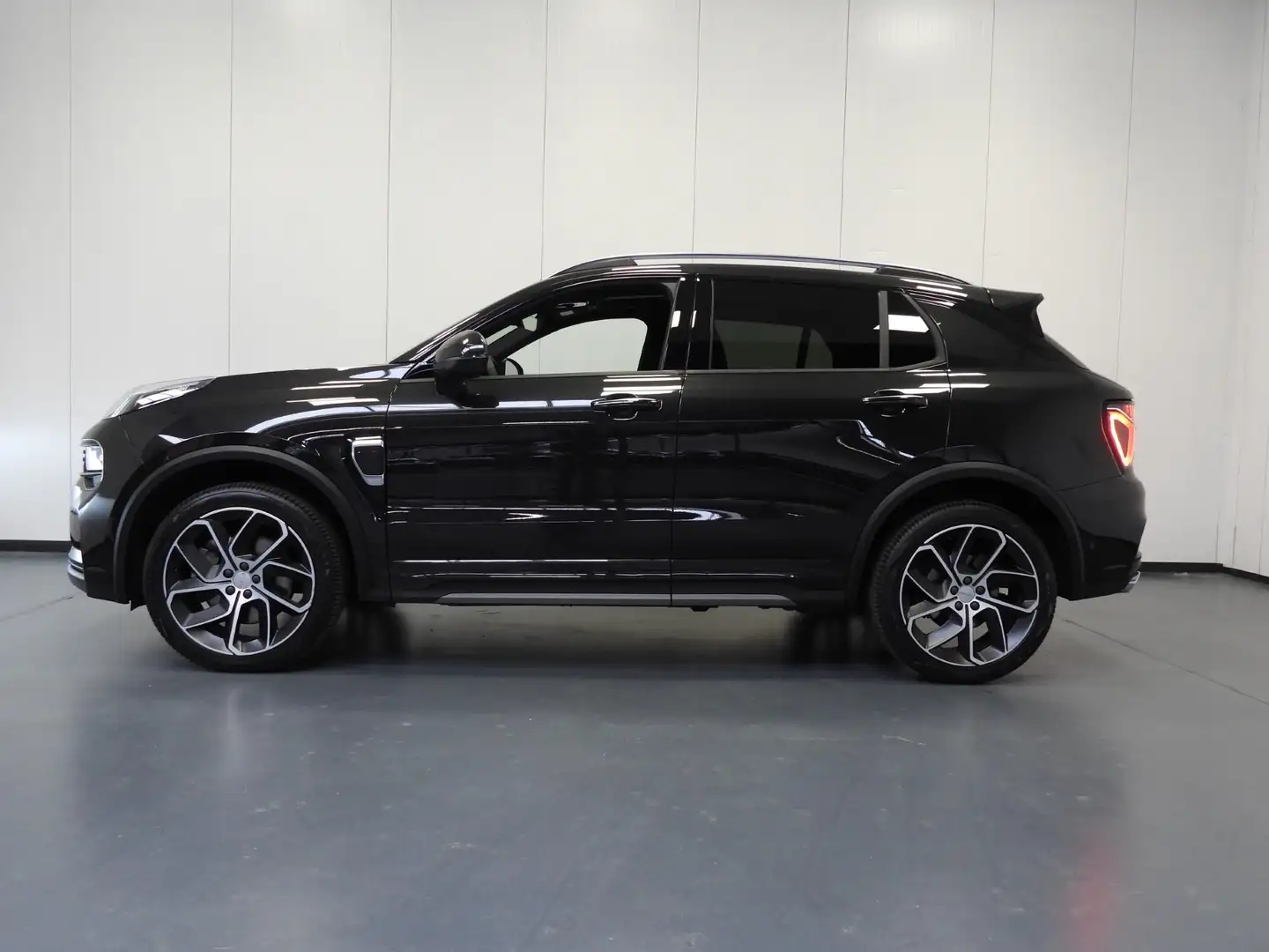 Lynk & Co 01 1.5 PHEV BlackLine ZWARTE HEMEL/360CAM/SCHUIFDAK/L Zwart - 2