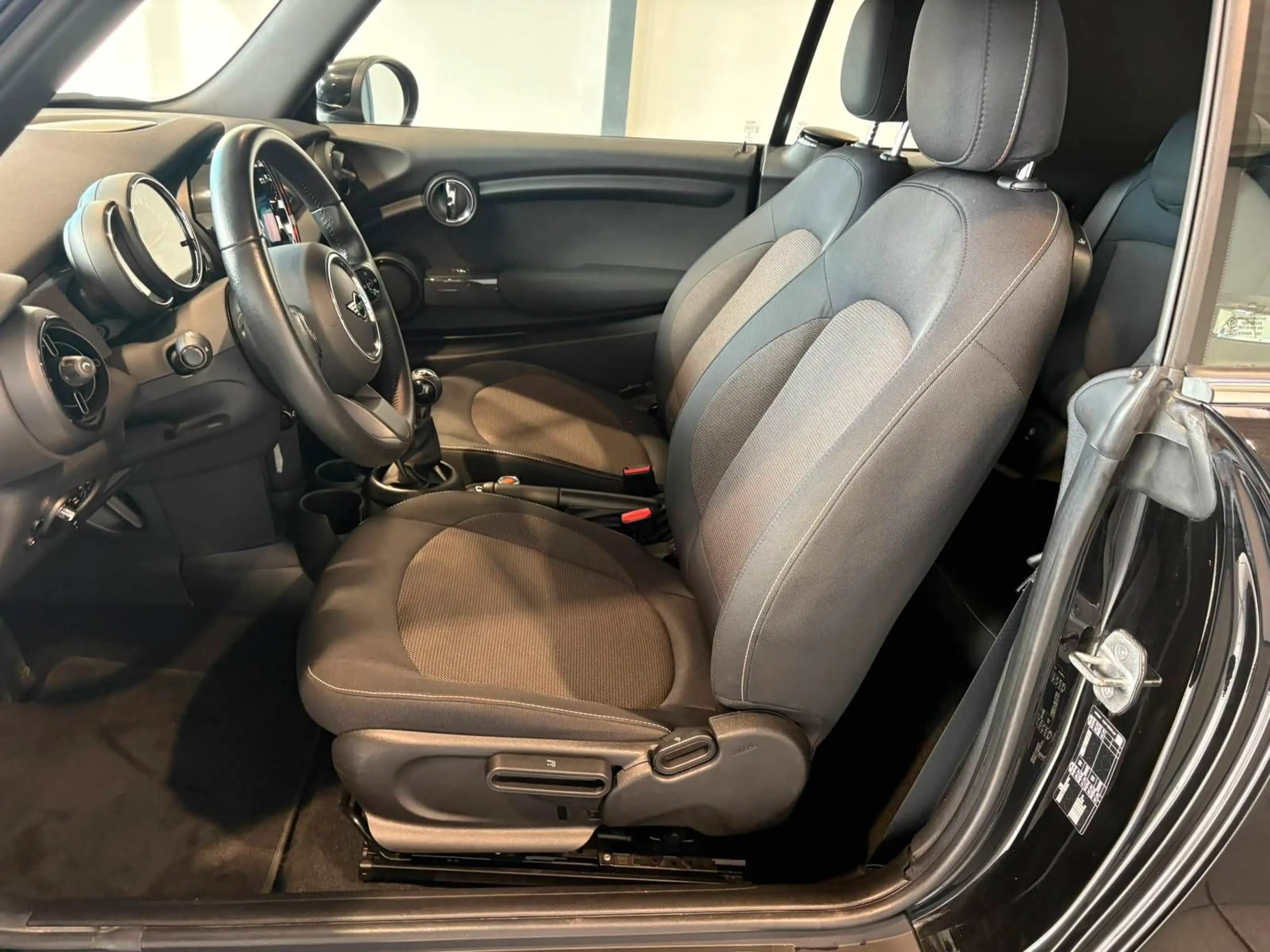 MINI One Cabrio Essential Trim LED|PDC|SHZ — photo 8