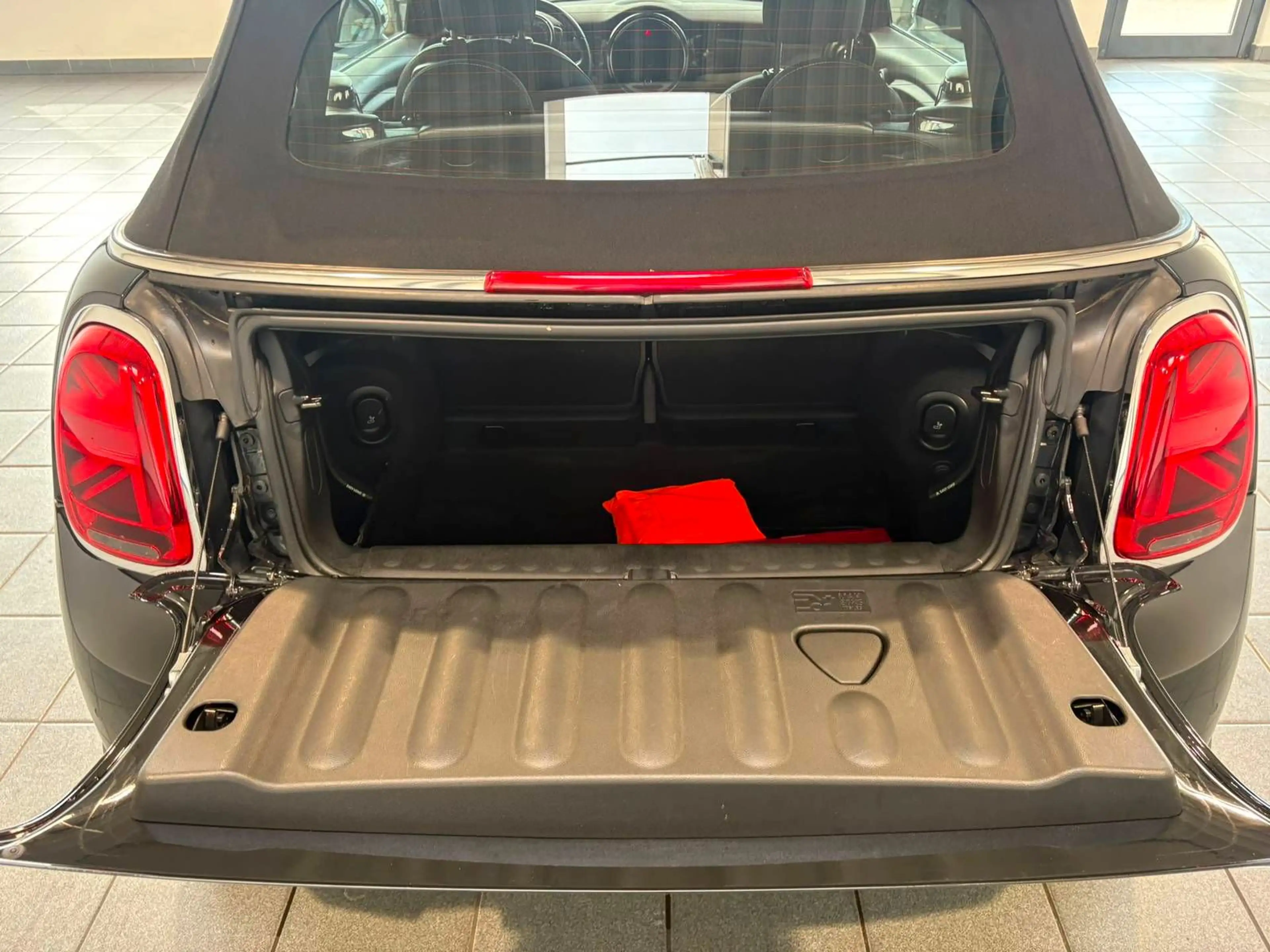 MINI One Cabrio Essential Trim LED|PDC|SHZ — photo 6