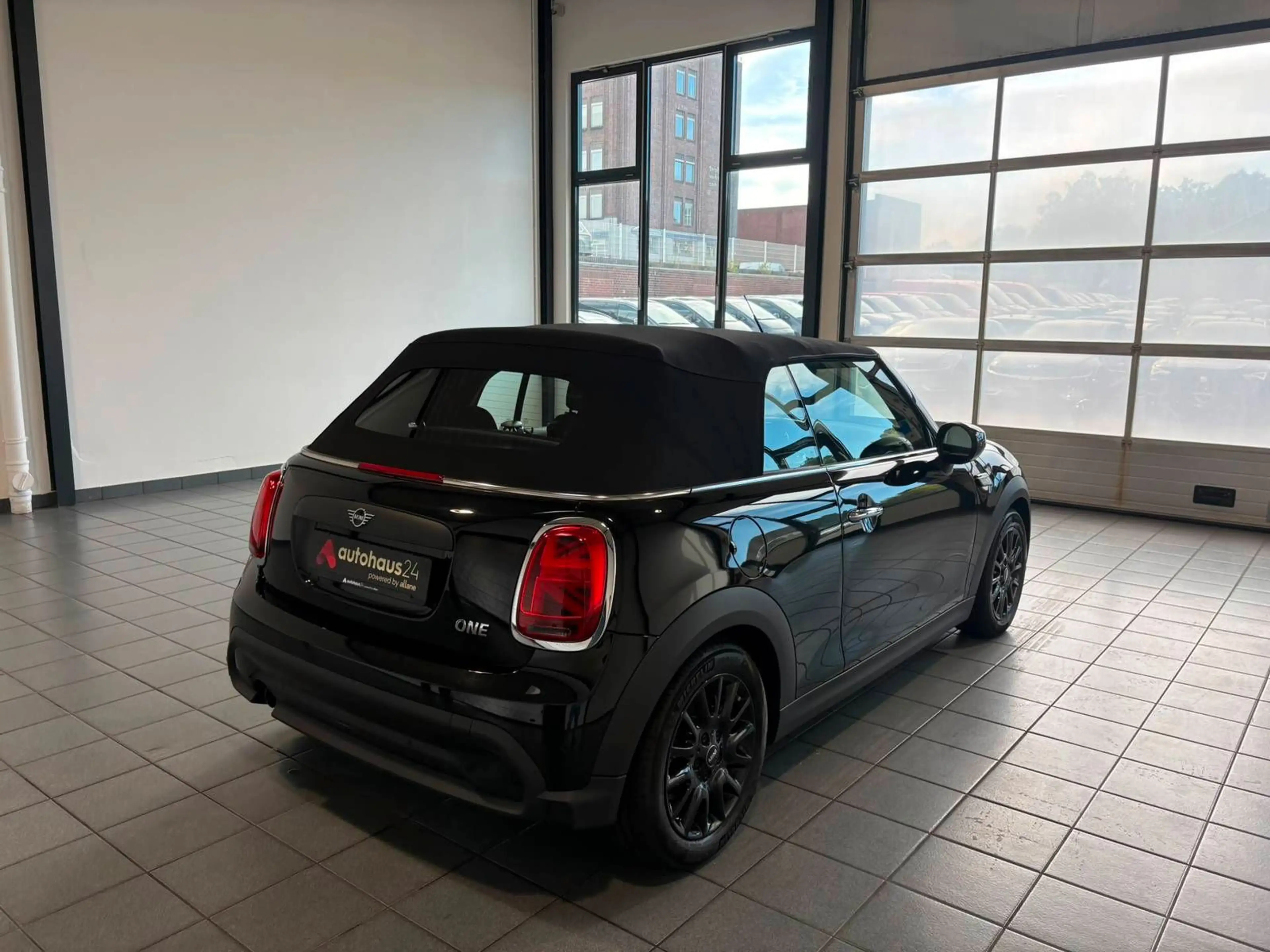 MINI One Cabrio Essential Trim LED|PDC|SHZ — photo 5