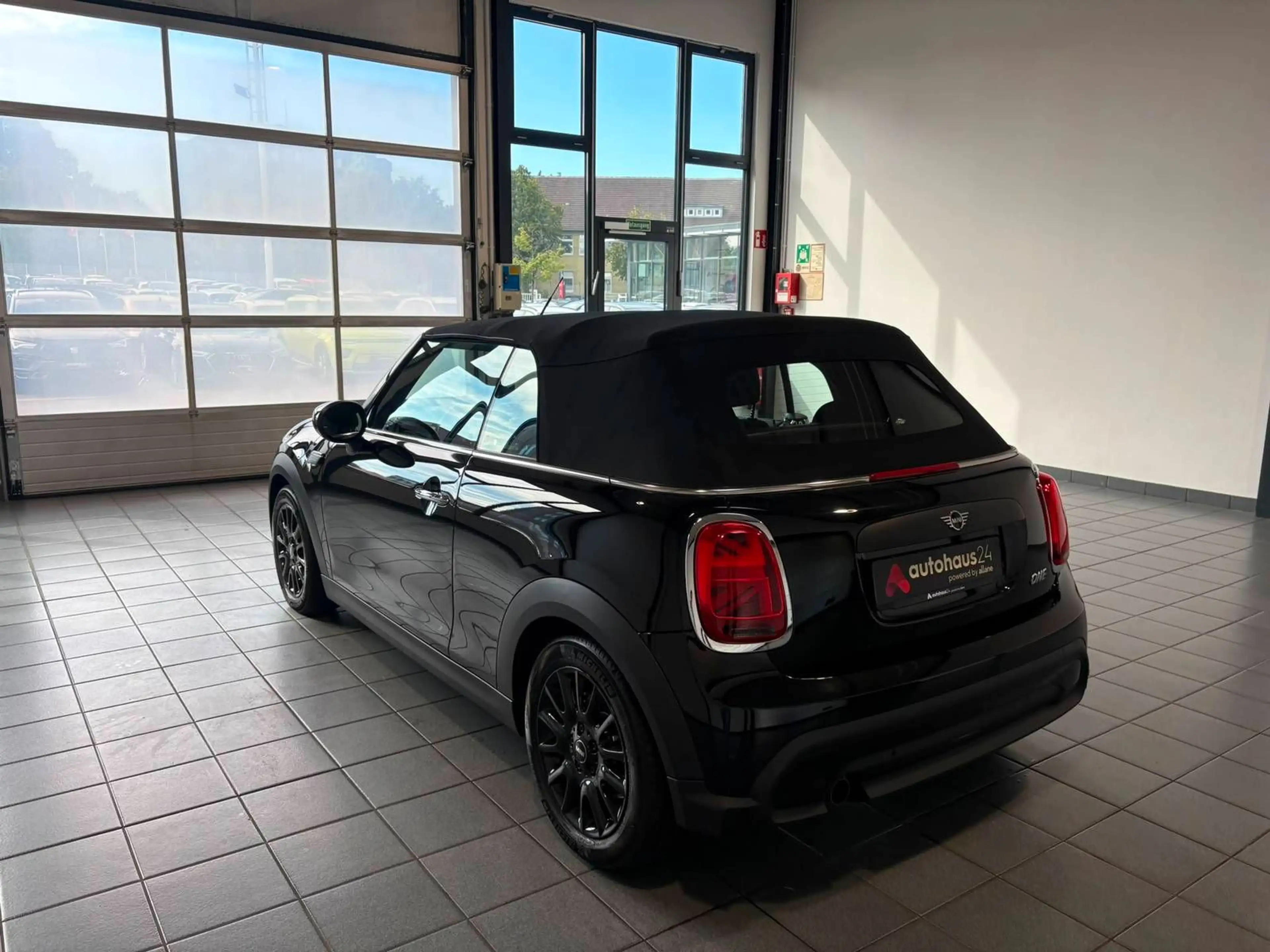 MINI One Cabrio Essential Trim LED|PDC|SHZ — photo 4