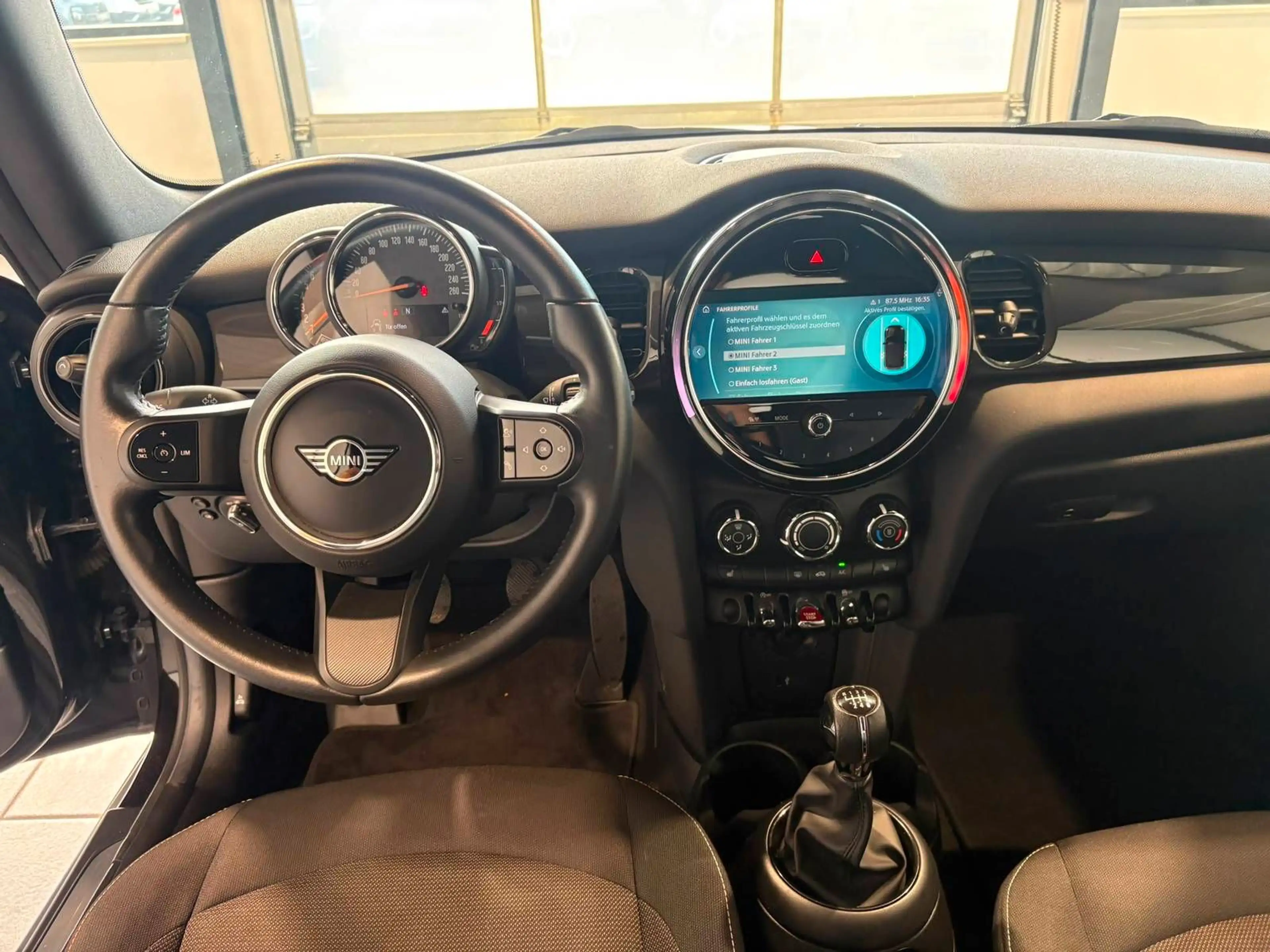 MINI One Cabrio Essential Trim LED|PDC|SHZ — photo 9