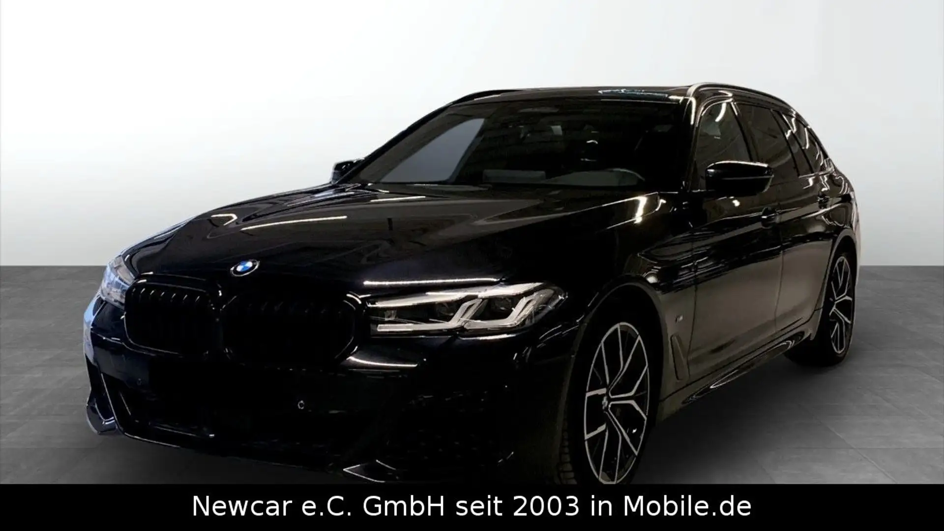 BMW 540 i Touring xDrive M Sport*HUD*Panorama*KEYLESS Schwarz - 1