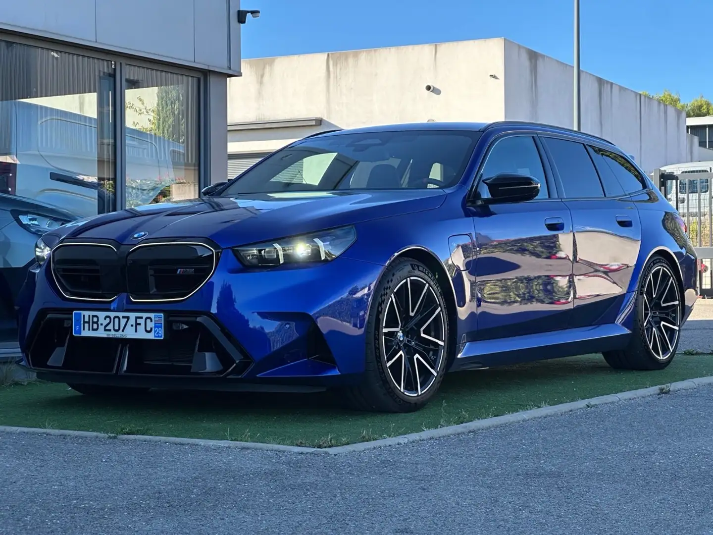BMW M5 Touring (G99) 4.4 V8 PHEV 727ch TVA Bleu - 1