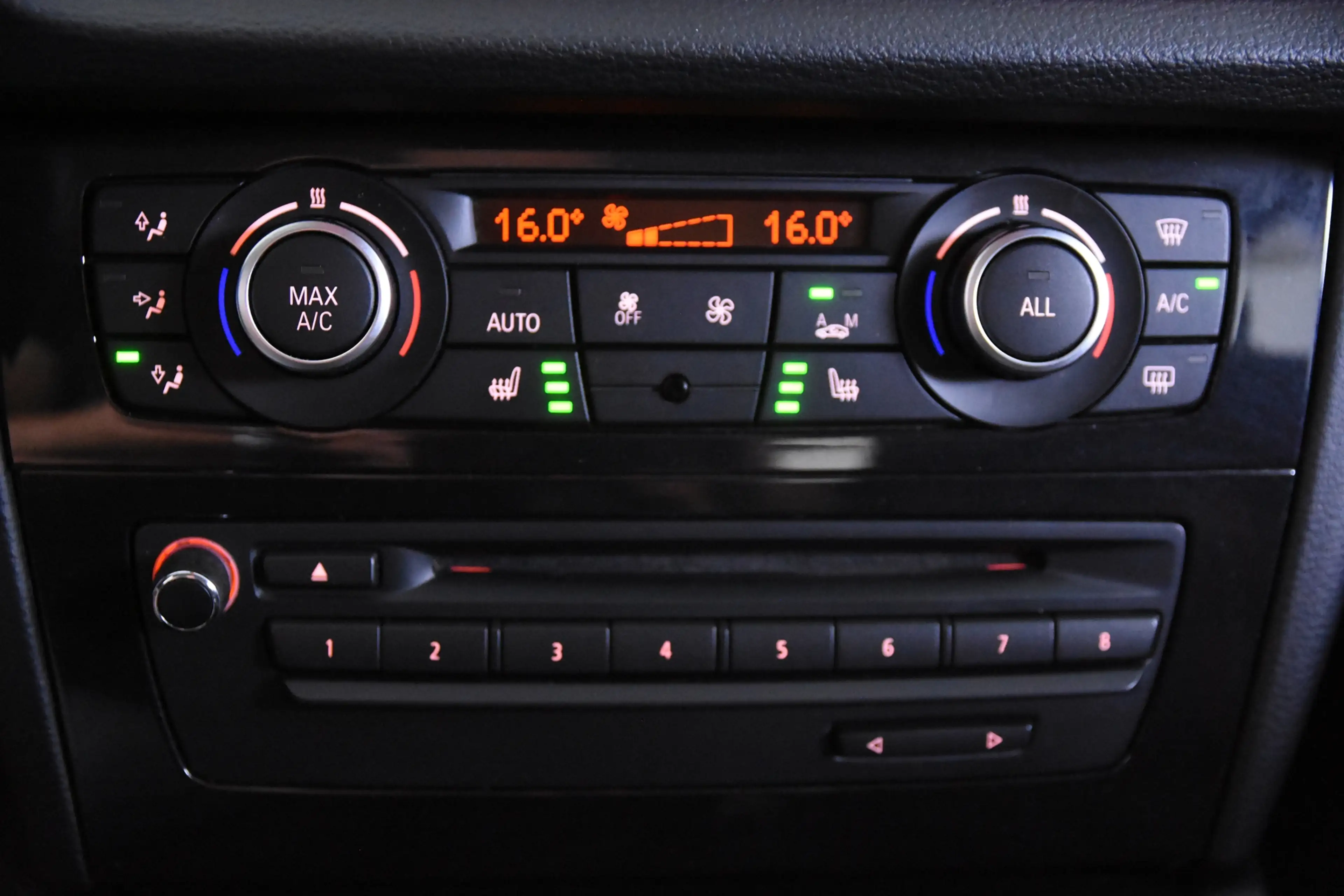 BMW X1 sDrive16d Sport *Navigatie*Stoelverwarming*PDC* — photo 13