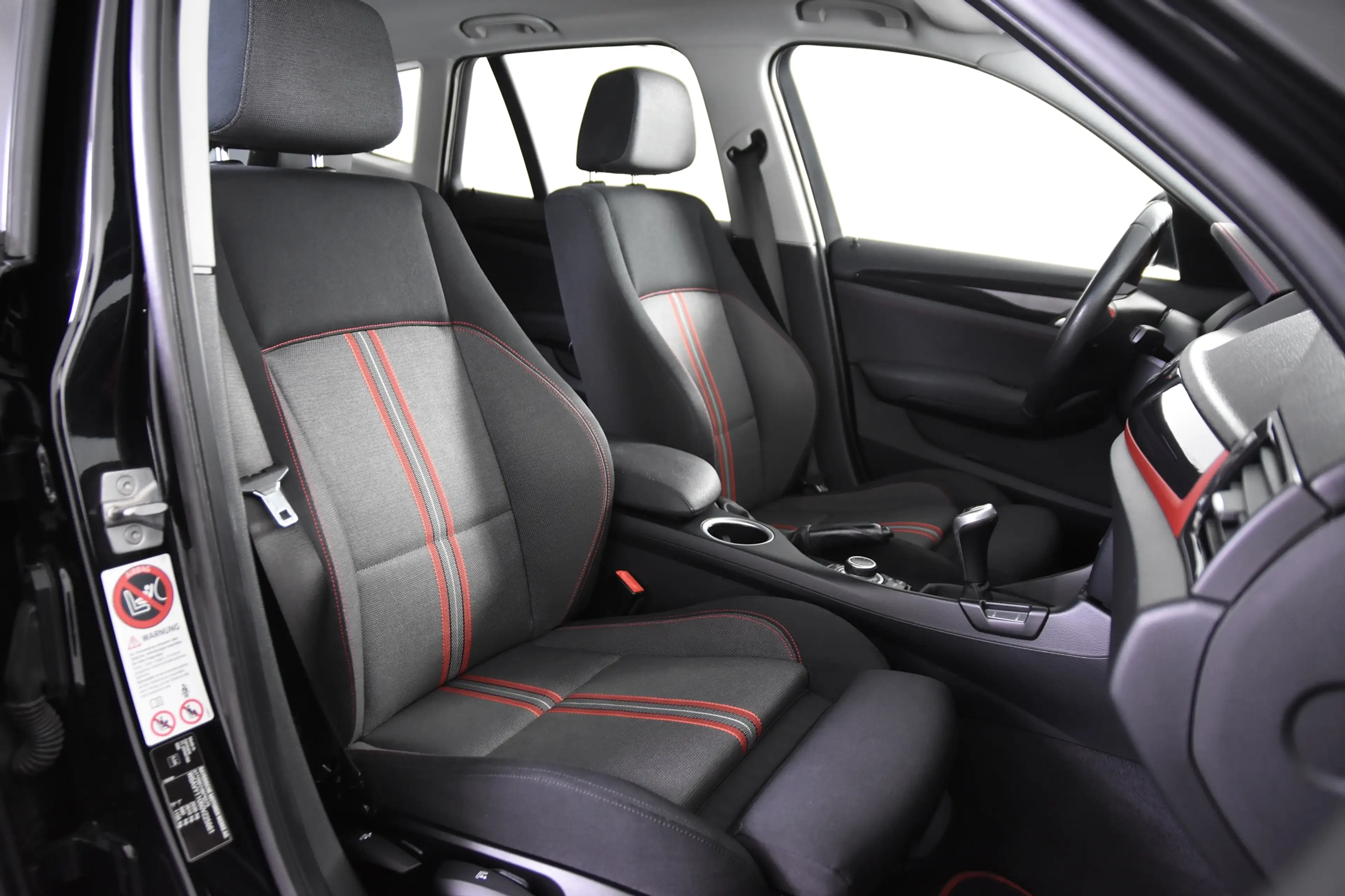 BMW X1 sDrive16d Sport *Navigatie*Stoelverwarming*PDC* — photo 2