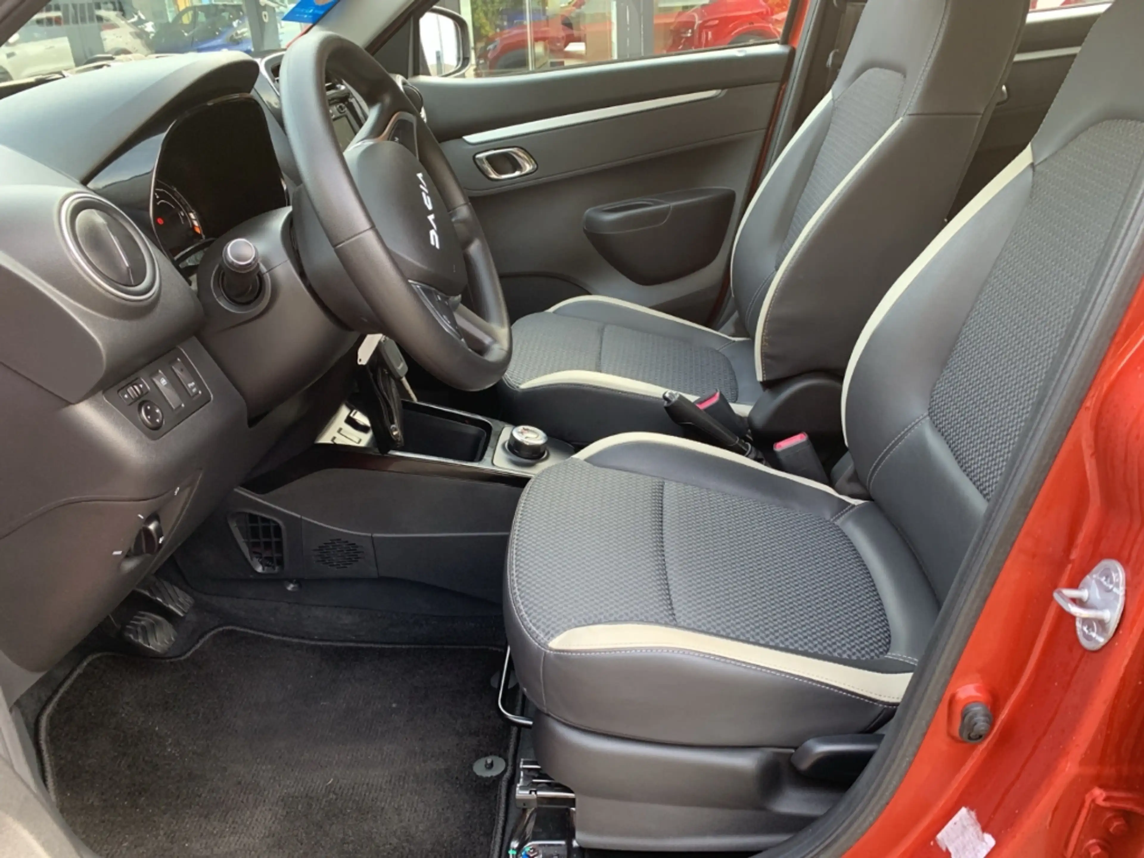 Dacia Spring EXPRESSION ESSENTIAL ELECTRIC 45 CCS+NAVIGATION+ — photo 9