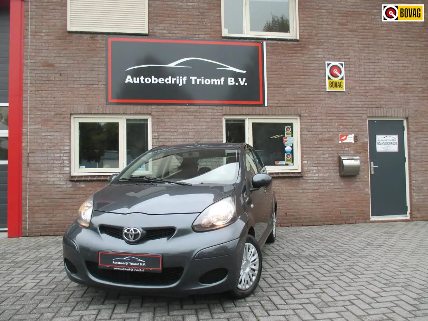 Toyota Aygo 3x op voorraad prijs VANAF 3995 Grau - 1