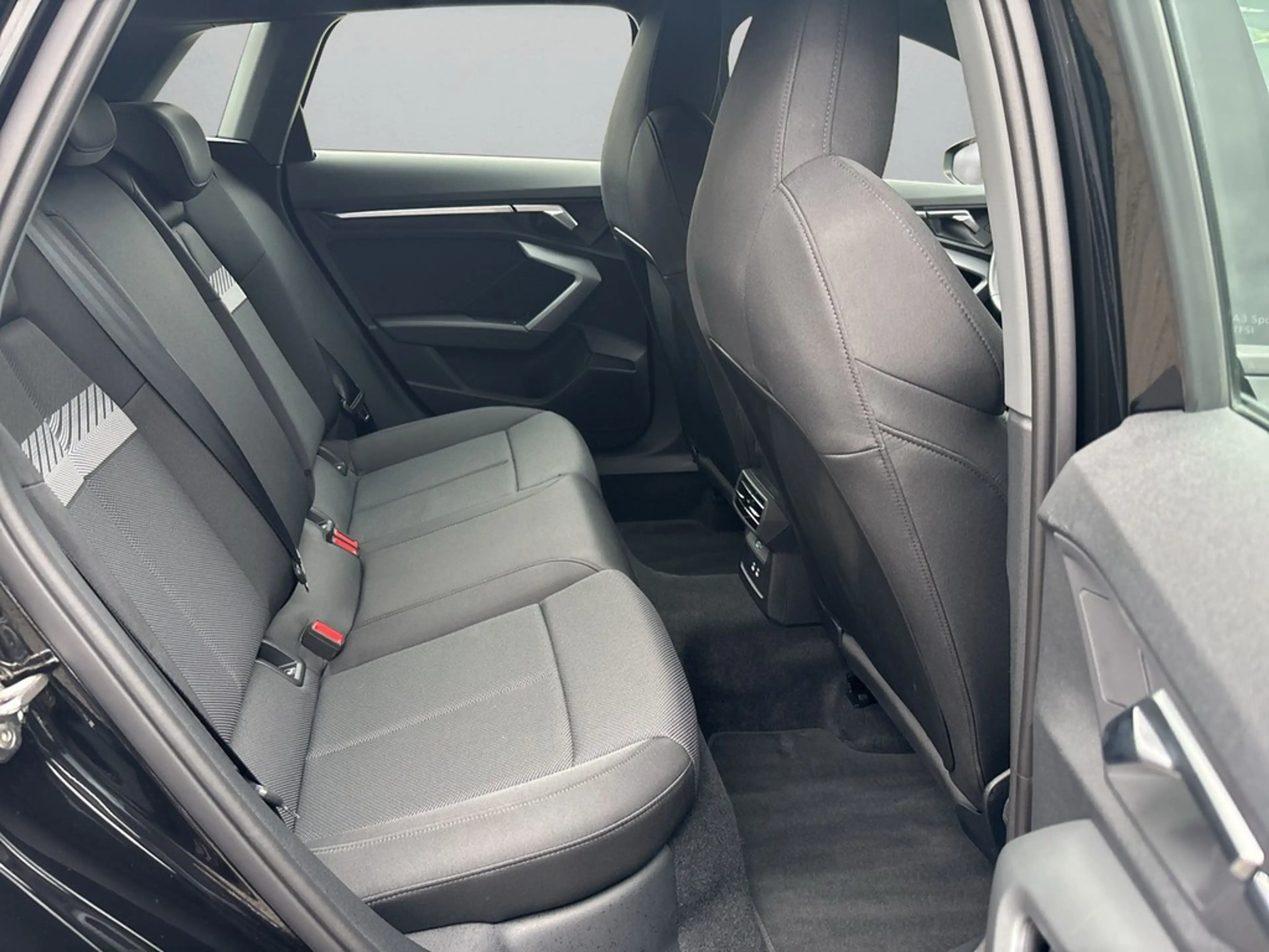Audi A3 Sportback 30 TFSI S tronic *Kamera* — photo 12
