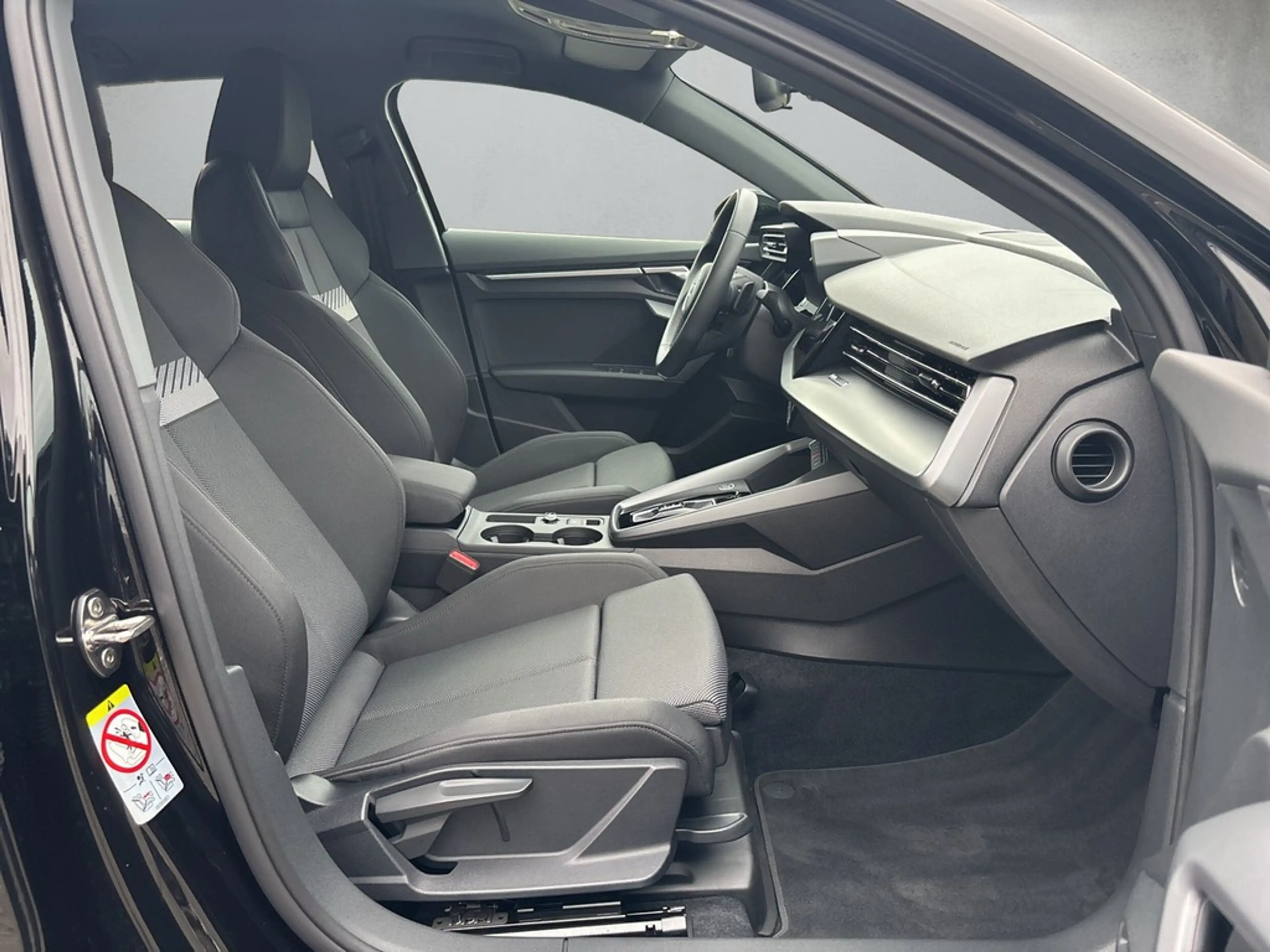 Audi A3 Sportback 30 TFSI S tronic *Kamera* — photo 13