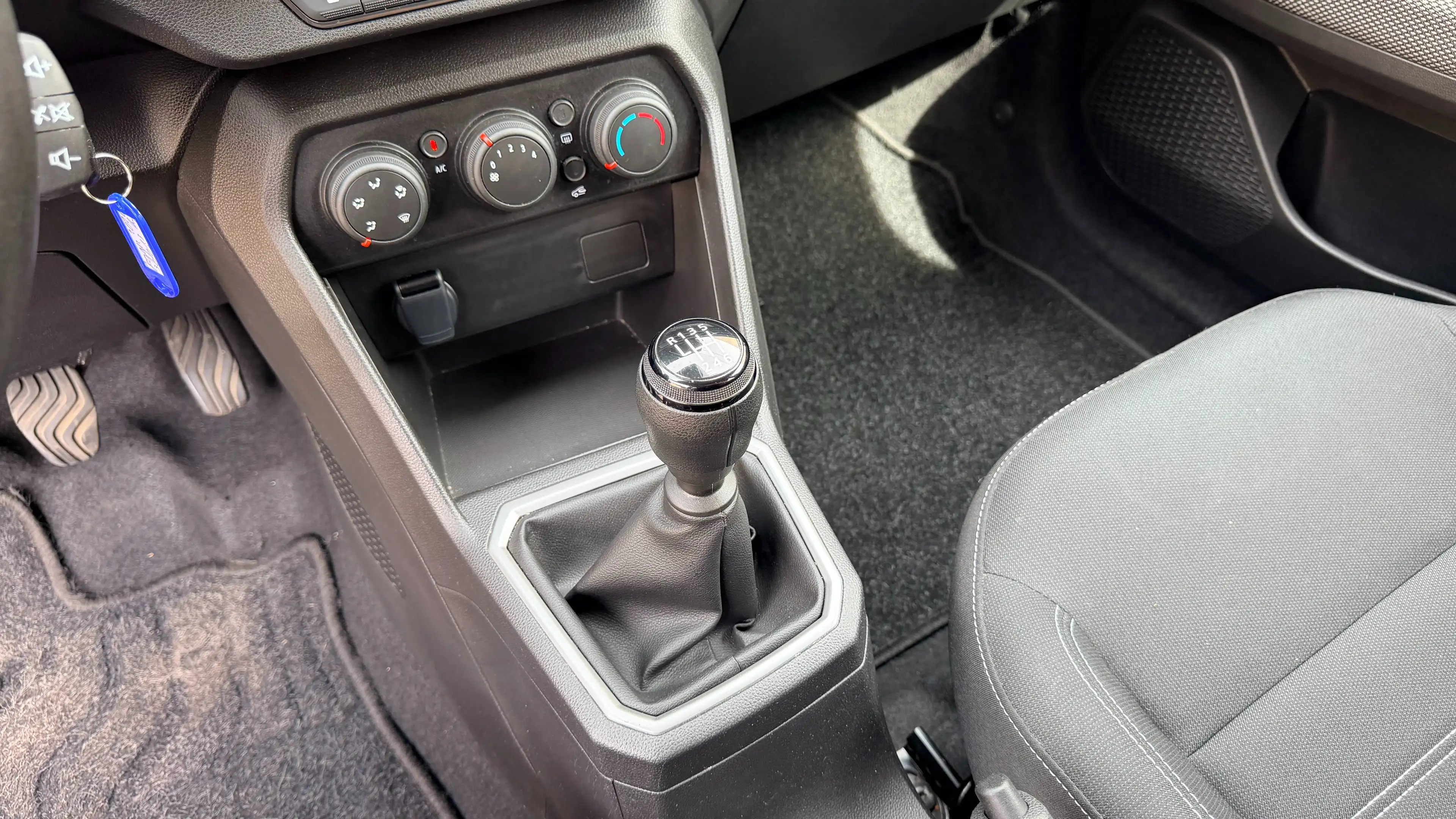 Dacia Jogger Jogger 1.0 TCe Essential 5pl. — photo 16