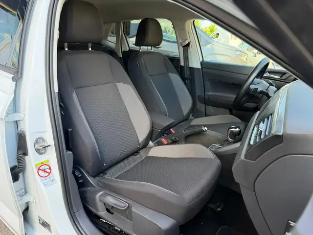 Volkswagen Polo view 12