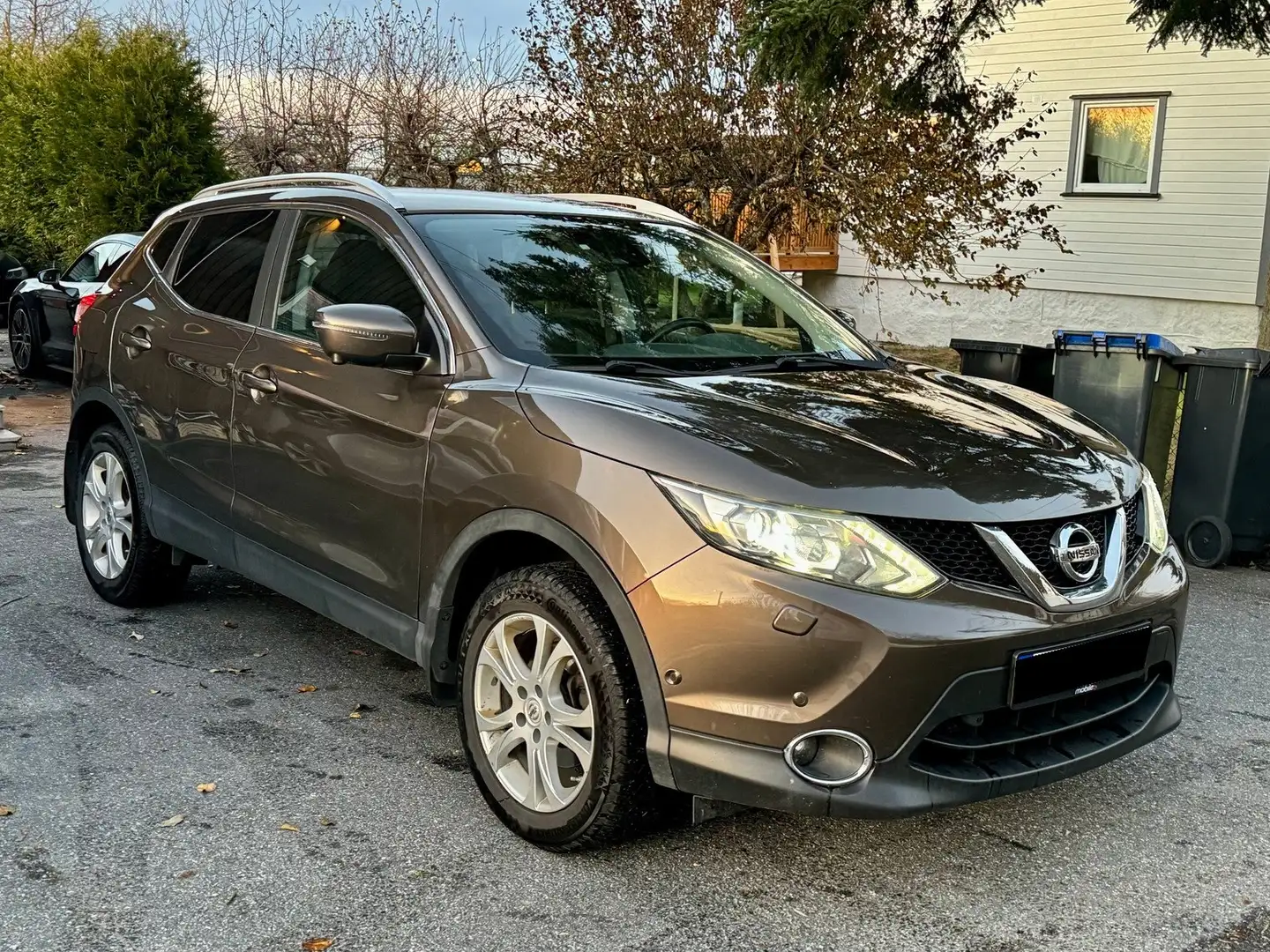 Nissan Qashqai Qashqai 1.2 DIG-T TEKNA Hnědá - 1
