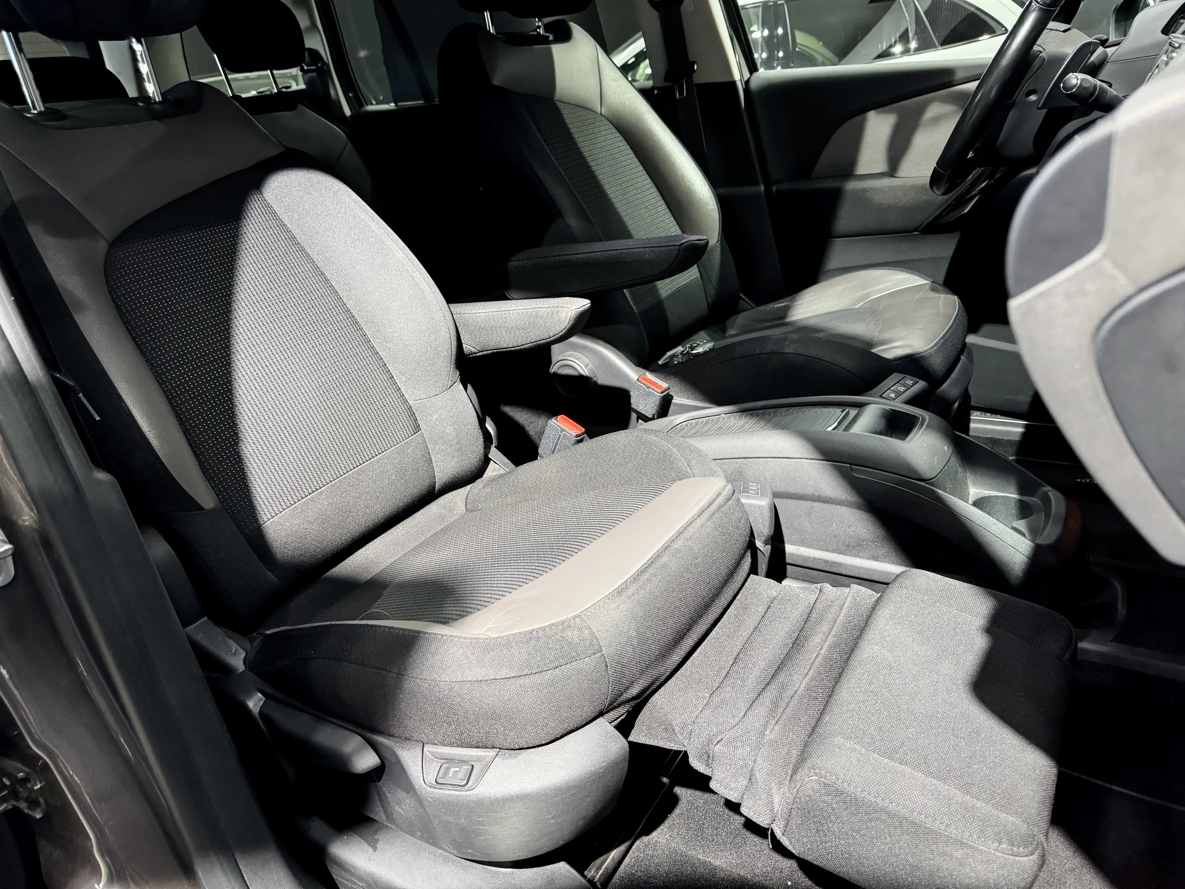 Citroen Grand C4 SpaceTourer Exclusive*Automatik*Navi*Kamera*SitzHz*AHK*TÜV NEU — photo 12