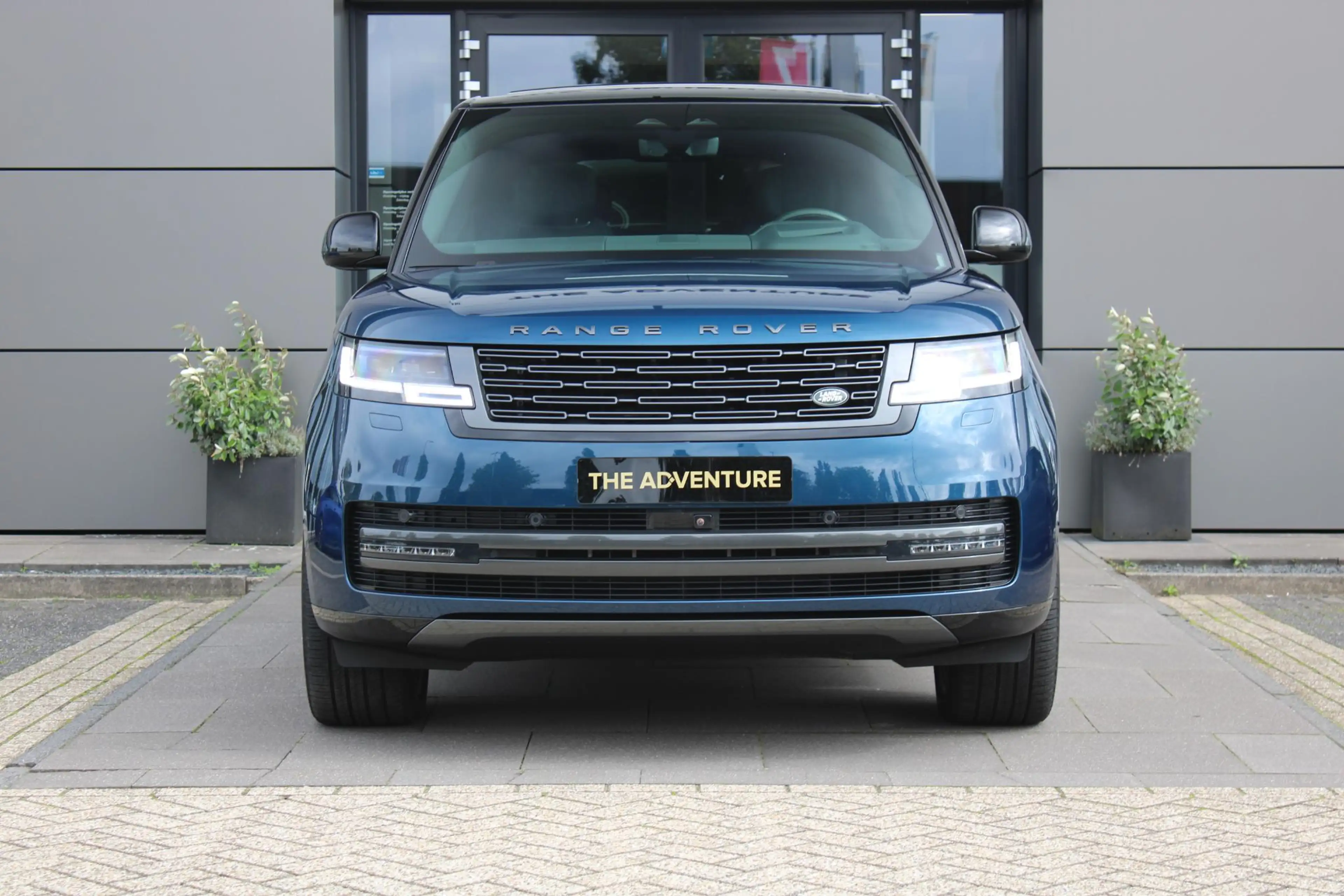 Land Rover Range Rover P550e SWB Autobiography | Petrolix Blue | 23 inch — photo 7