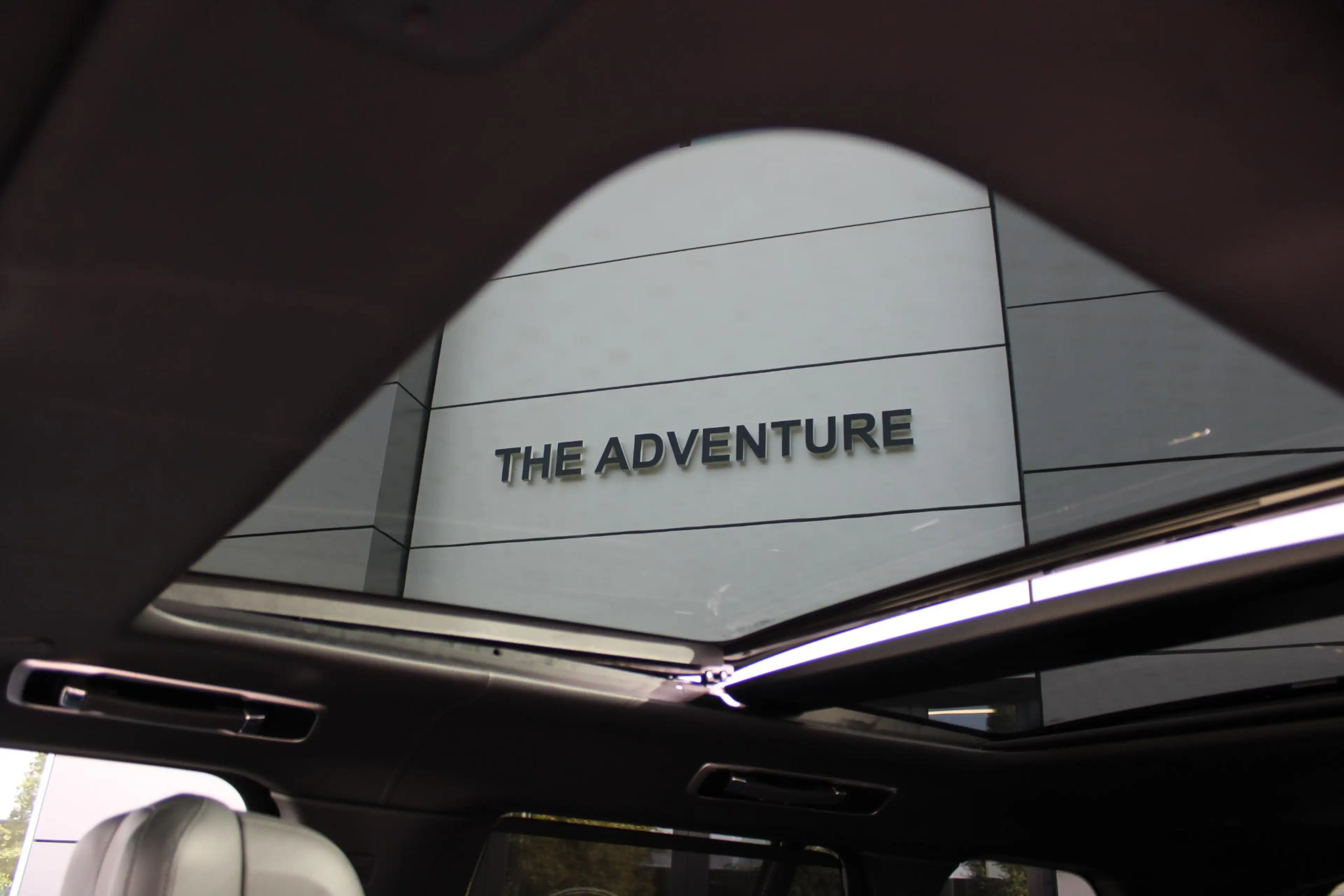 Land Rover Range Rover P550e SWB Autobiography | Petrolix Blue | 23 inch — photo 12