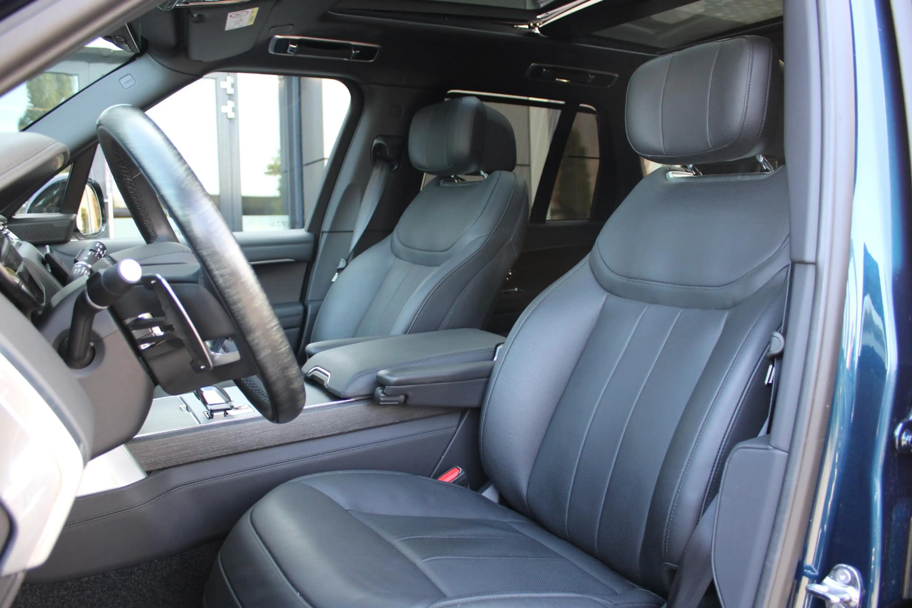 Land Rover Range Rover P550e SWB Autobiography | Petrolix Blue | 23 inch — photo 5