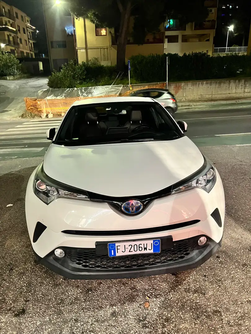 Toyota C-HR 1.8h Lounge 2wd e-cvt Bianco - 1