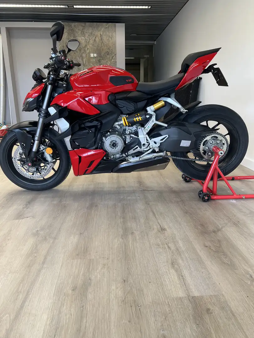 Ducati Streetfighter V2 - 2