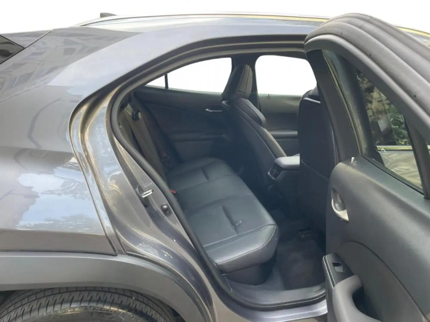Lexus - Toit Ouvrant Hayon ouverture aux pieds 04/2019 4 Gris - 2