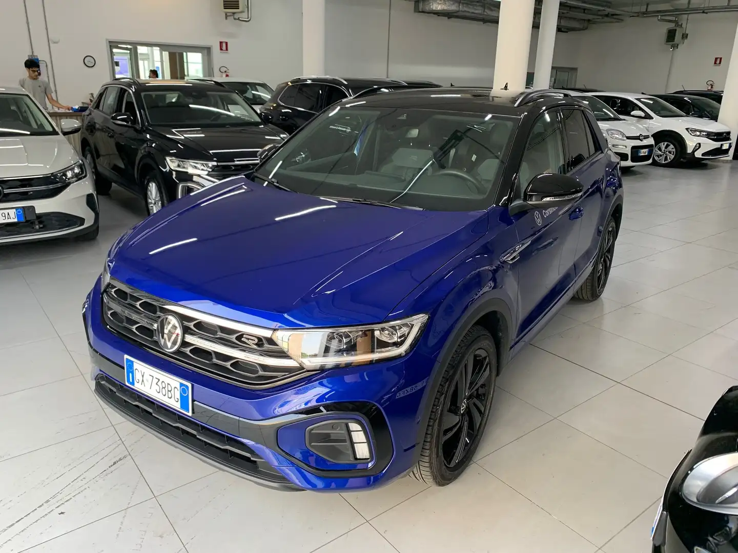 Volkswagen T-Roc 1.0 tsi R-Line 115cv solo 7.000 km!!! AZIENDALE!!! Blauw - 1