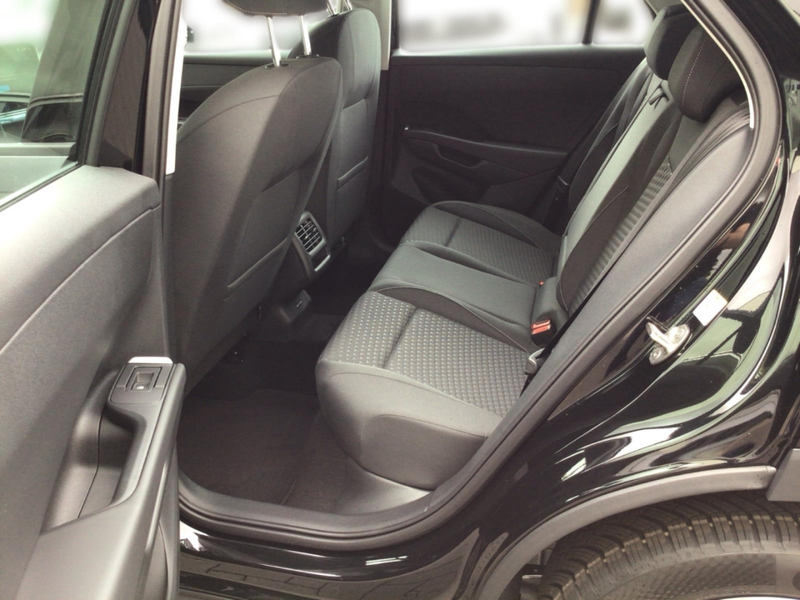 Volkswagen T-Roc 1.5 eTSI 85 kW Life AHK-el. klappb. Navi Digitales — photo 11