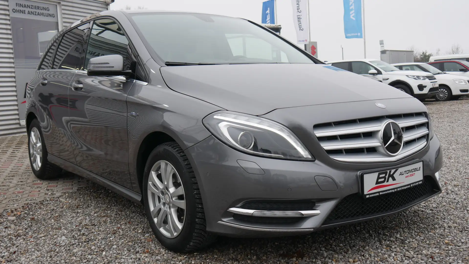 Mercedes-Benz B 200 Scheckheftgepflegt 2. Hand Bi-Xenon Klima Tempomat Grau - 1