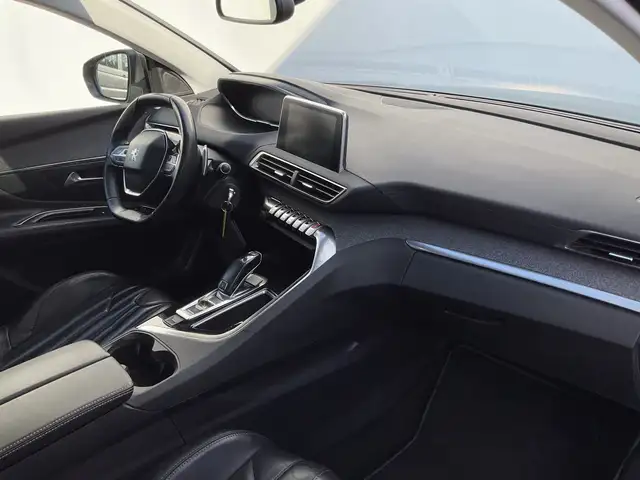 Peugeot 3008 view 4