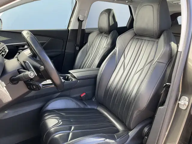 Peugeot 3008 view 3