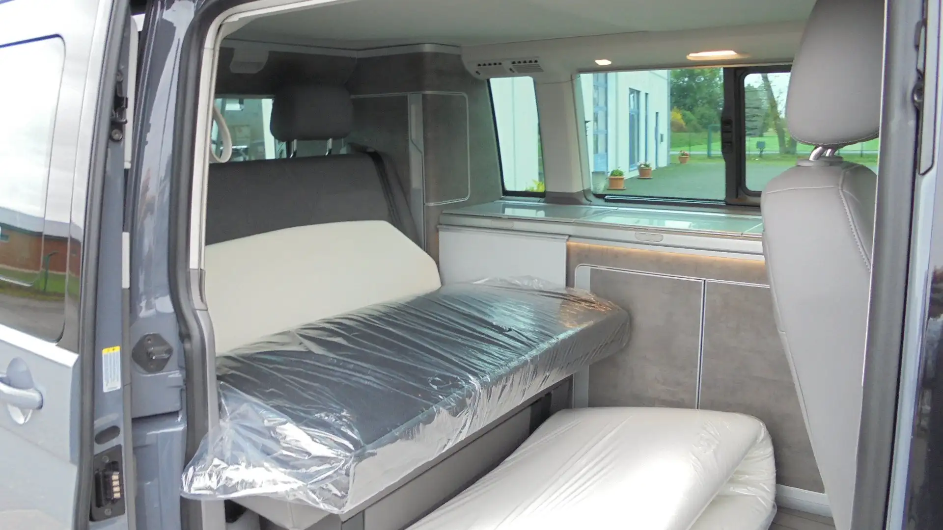 Volkswagen T6.1 California California T6.1 DSG 4MOTION Ocean Gri - 2