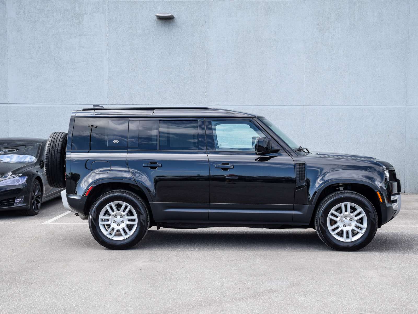 2023 Land Rover Defender S/ONE OWNER/DEALER MAINTAINED/HWY DRIVEN alt 3