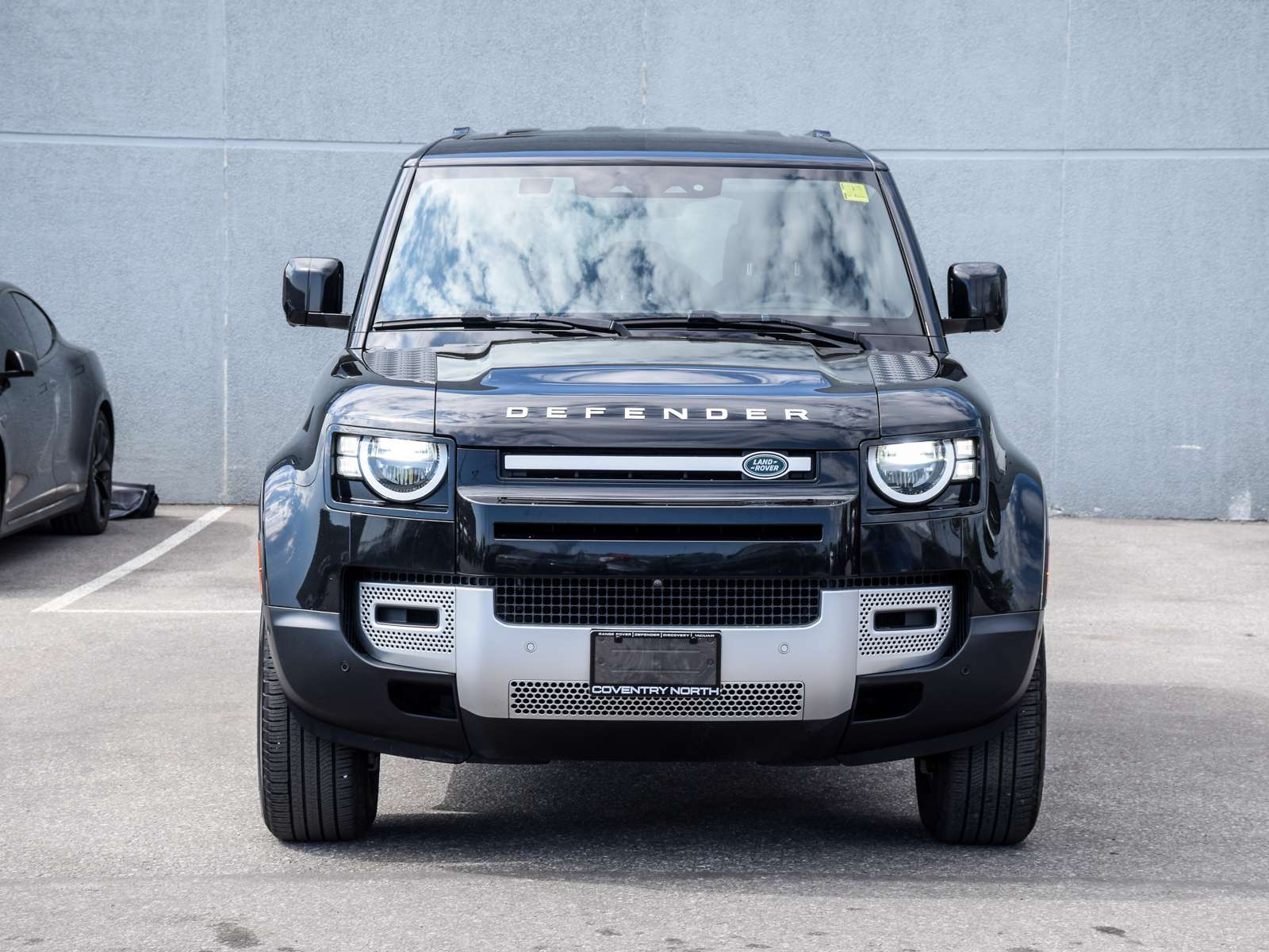 2023 Land Rover Defender S/ONE OWNER/DEALER MAINTAINED/HWY DRIVEN alt 2