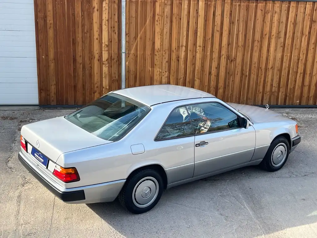 Mercedes-Benz 230 1992 из Европы — купить под ключ