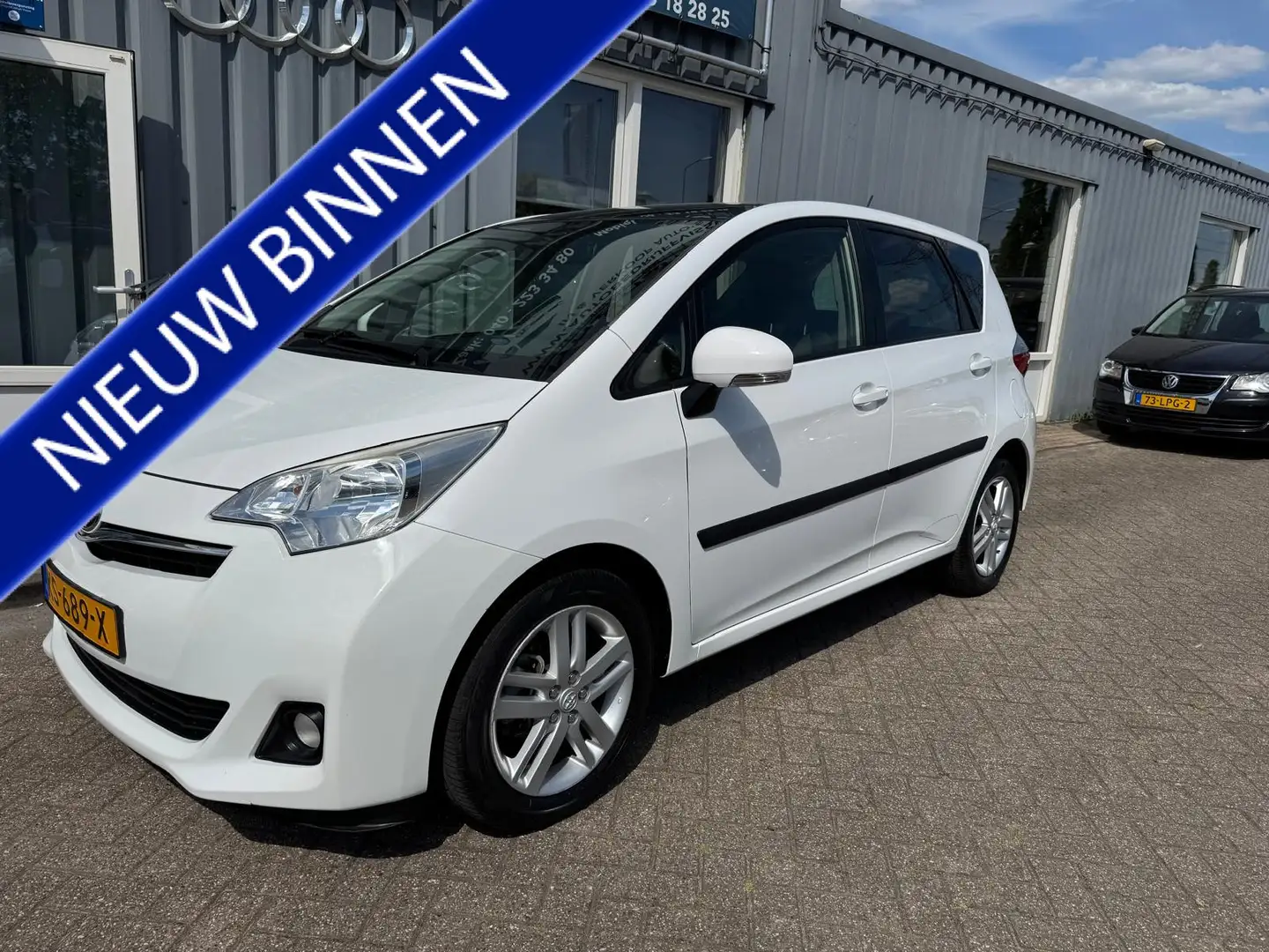 Toyota Verso-S 1.3 VVT-i Dynamic panoramadak Wit - 1