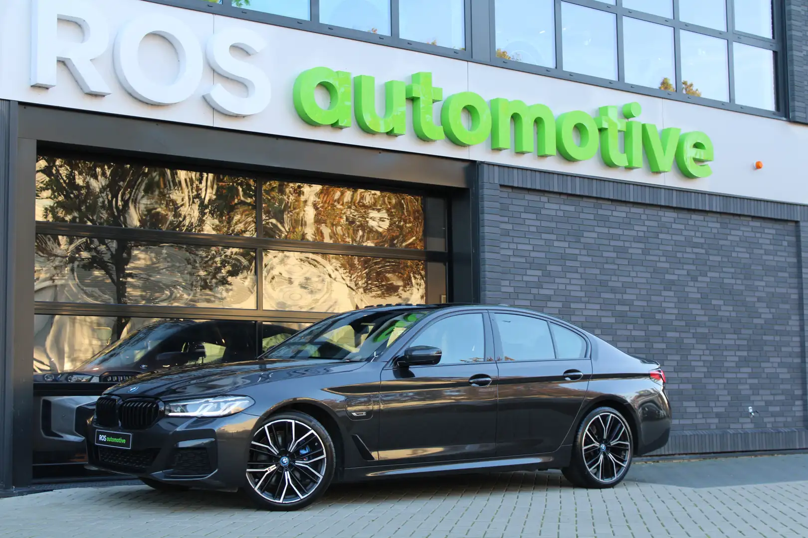 BMW 530 5-serie 530e Business Edition Plus | M-SPORT | BTW Grijs - 1