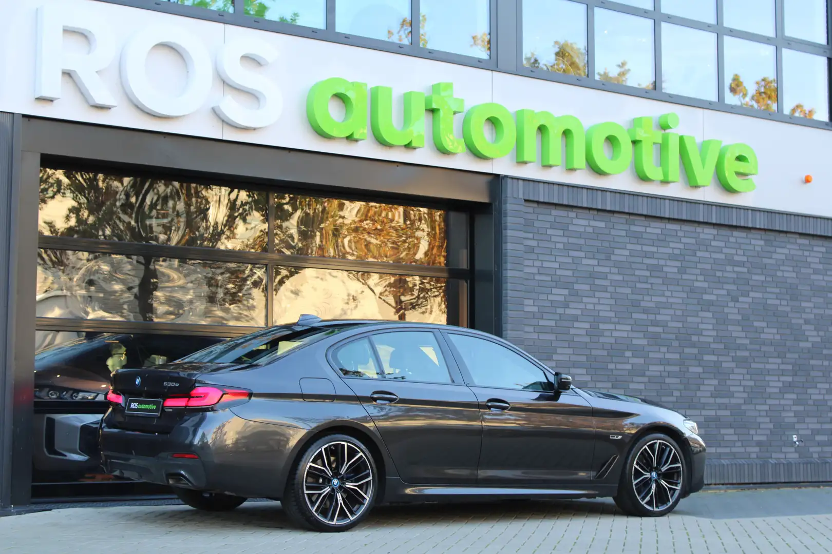 BMW 530 5-serie 530e Business Edition Plus | M-SPORT | BTW Grijs - 2