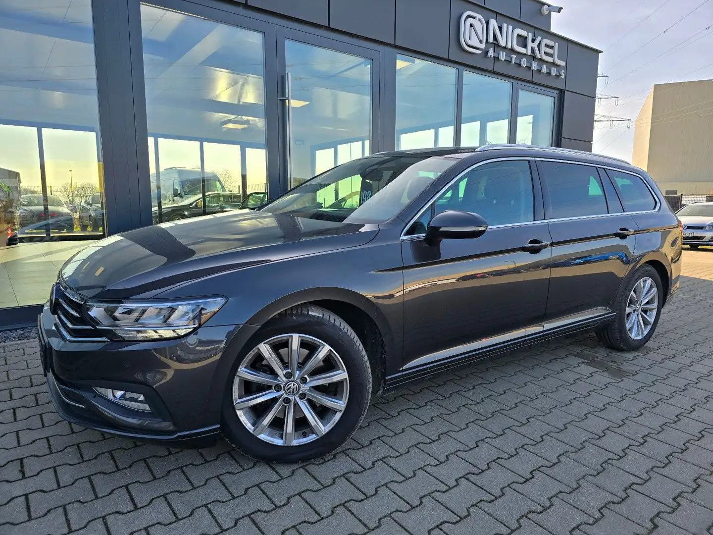 Volkswagen Passat Variant Business*Ahk*Led*Massage*R-Line* Gris - 1