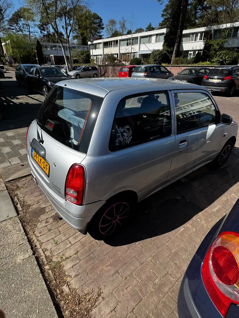 Daihatsu Cuore 1.0-12V DVVT XTi Grijs - 2