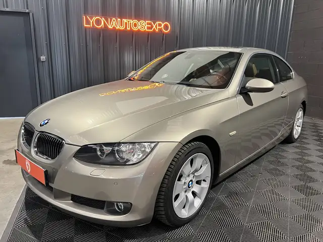 BMW 325 V (E92) 325iA 218ch Luxe