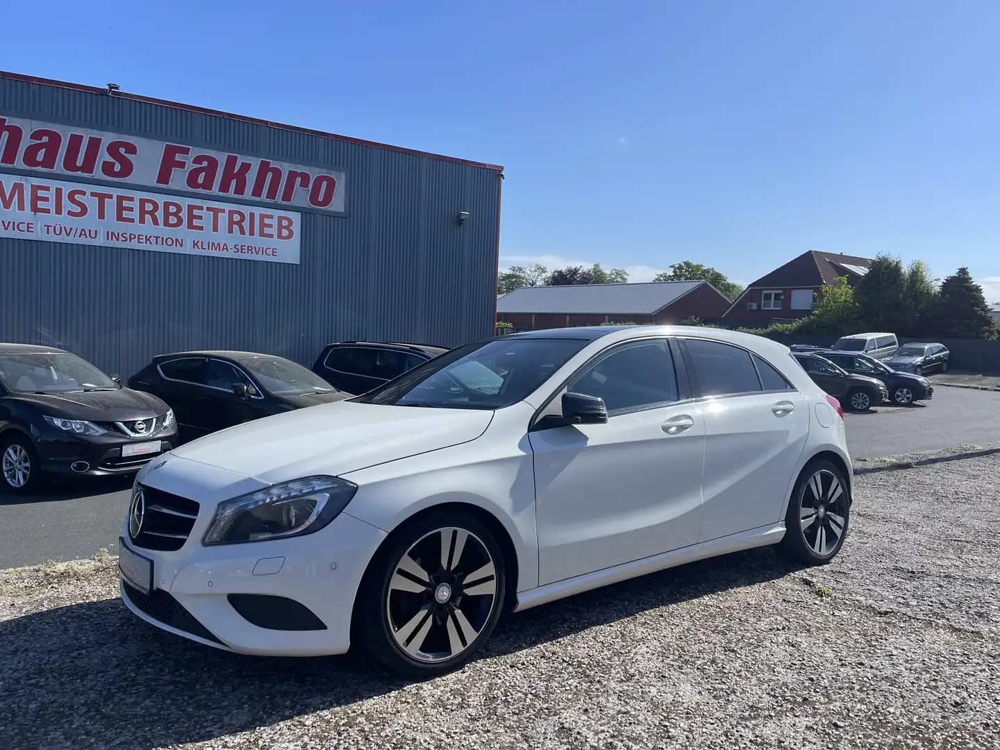 Mercedes-Benz A 180 BlueEfficiency Pano/Xenon/Kamera/Sitzhzg./Tempomat Wit - 1