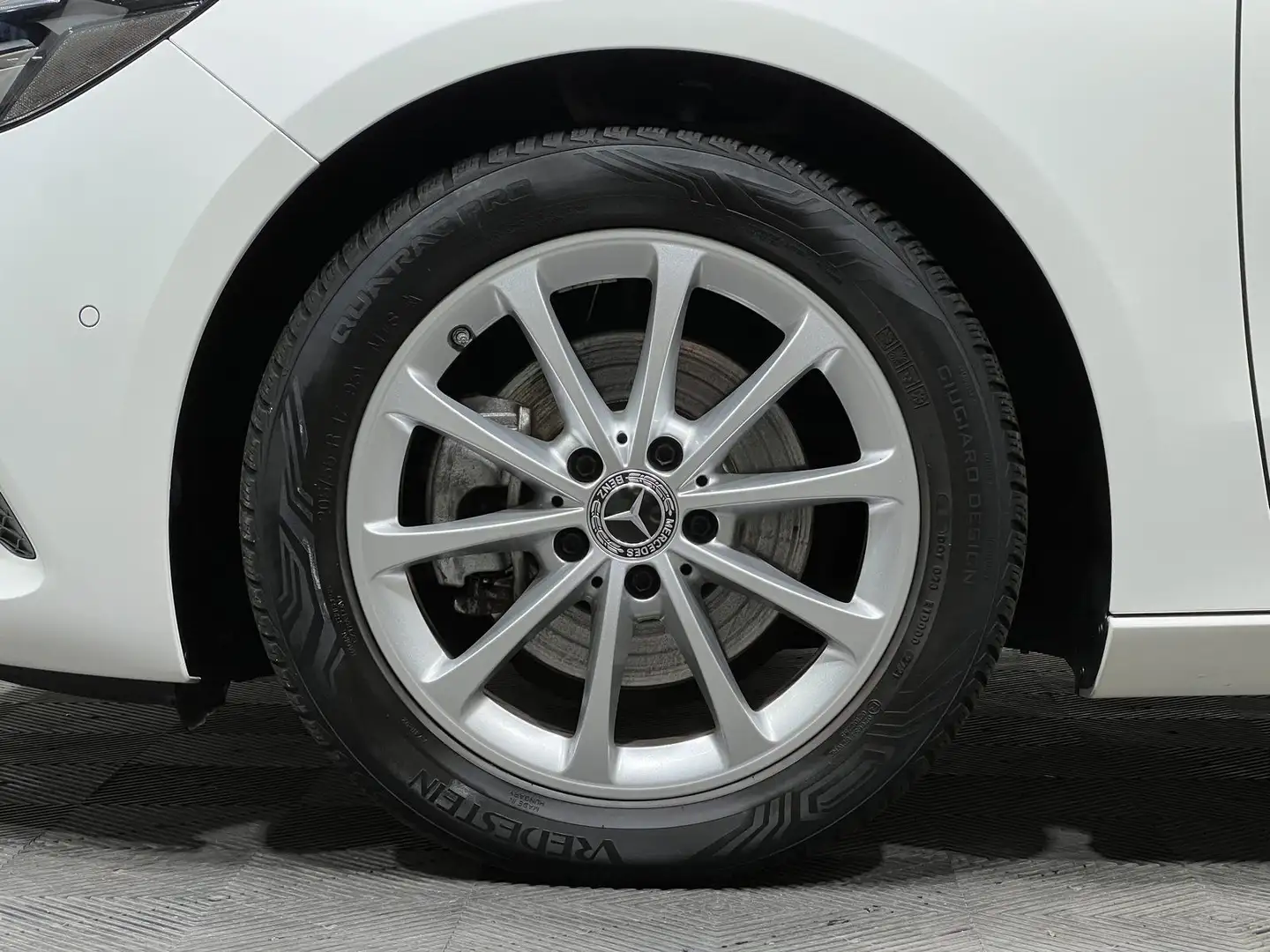 Mercedes-Benz B 200 Progressive 7G-DCT + Panorama + LED High Weiß - 2