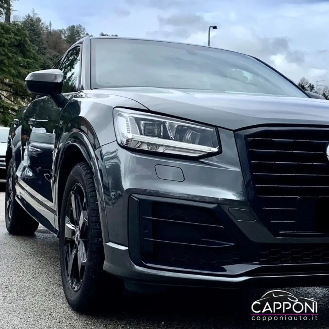Audi Q2 30 TDI Identity Black S tronic PROMO Gris - 2
