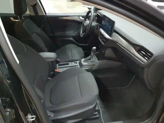 Ford Focus view 12